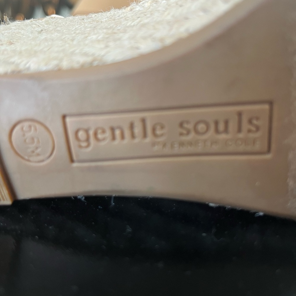 Keneth Cole Gentle Souls wedge, 5 1/2, never worn!